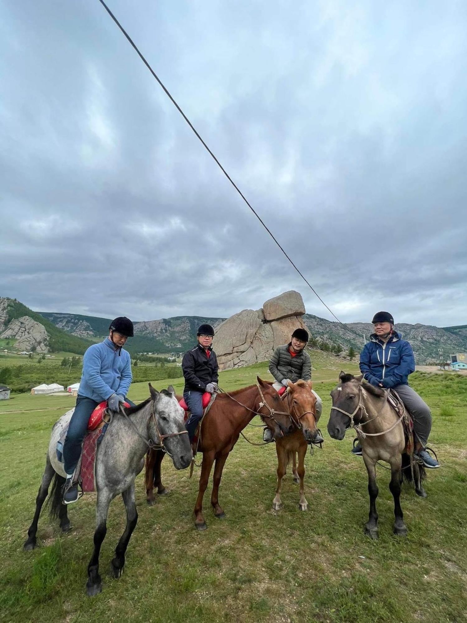 Camel Track Guesthouse And Tour Operator Llc Ulaanbaatar Ngoại thất bức ảnh