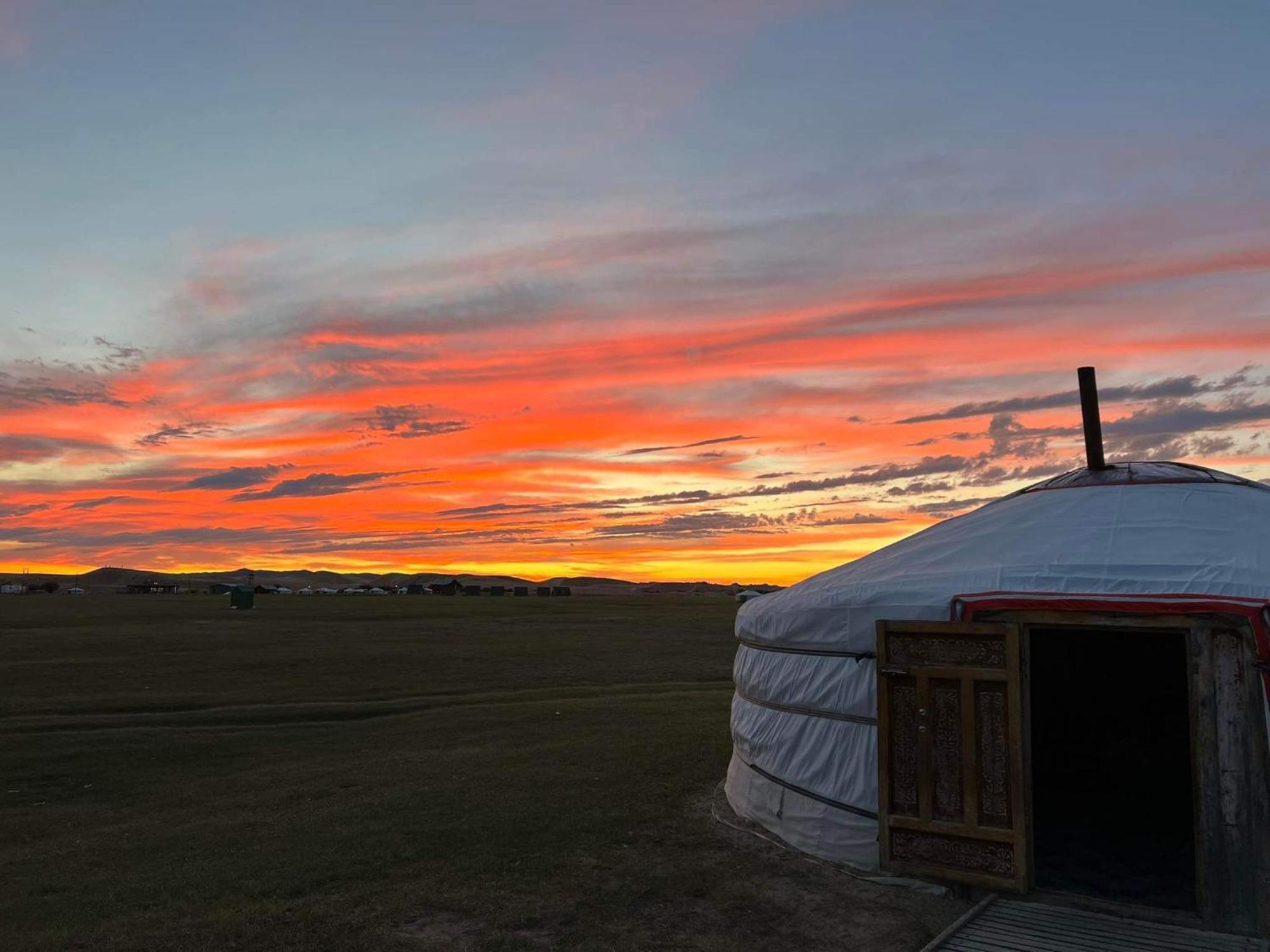 Camel Track Guesthouse And Tour Operator Llc Ulaanbaatar Ngoại thất bức ảnh